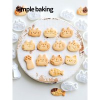 A cute little cat patterned cookie mold, a cookie stamp with cat, cat PAWS and little fish cartoon patterns, a cookie cutter