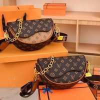 Luxury Diaper Bag Fashionable Solid Color Messenger Original Textured Leather Trendy Commuter Tote For Modern Moms