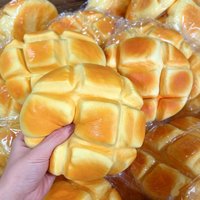 Squishy Food Creative Simulation Pineapple Bun Slow Rising Squeeze Stress Relief Toast Fake Food Model Toys Desktop Decoration