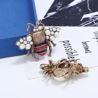 Retro bee rhinestone painting oil brooch personality cute animal high-end exquisite pectoral