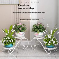 Zweistufiger Eisen-Pflanzenständer Boden-Balkon-Pflanzenregal Innenraum Wohnzimmer Minimalistisches Blumentopfregal Hängende Pflanzen Pflanzenständer