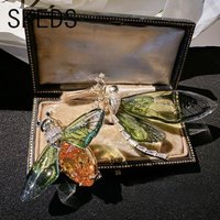 SKEDS Exquisite Acrylic Insect Brooch Green Bee Pin for Men and Women Fashion Accessory for Clothing Party Jewelry Corsage