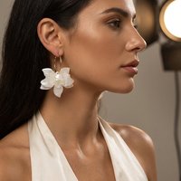 Vintage White Resin Gardenia Flower Drop Earring for Women Personalized Fashion Acrylic Big Petals C Shape Earring Party Jewelry