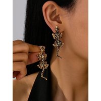 A Pair of Trendy, Exaggerated, Sexy Leopard-Print Fashion Earrings for Women That Are Versatile and Stylish