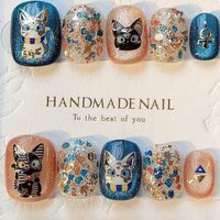 10Pcs Handmade Nail Art Short Round Blue Cat Fake Nails with Glass Bead Cat Eye Shiny Fashion Finished Cool Girls Wearable Nails