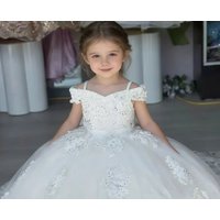 Customized White Flower Girl Dresses for Wedding Lace Appliques Kids Newborn Party Feather Pearls First Communion Prom Gown