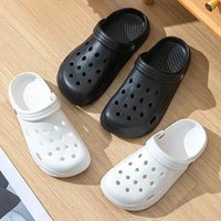 Fashion Women Slippers New Summer Slippers Outdoor Beach Slippers Classic Soft Men Garden Slippers Home Men Clogs Slippers