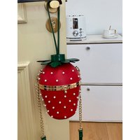 Luxury Designer Strawberry Bag Women Banquet Handbag New Pearl Shoulder Bags Chain Crossbody Purse for Girl Phone Pocket Rivet
