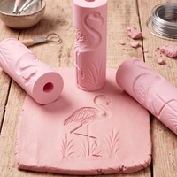 1 piece Flamingo themed polymer clay embossing roller tool, made of plastic. Suitable for pottery making and DIY crafts. Designe