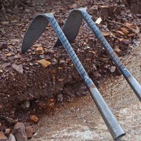 One-piece forged steel small hoe; garden weeding tool; landscaping and gardening; for loosening soil; flat-head hoe 30 cm handle