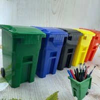 Creative Mini Trash Can Shaped Pen Holder Plastic Funny Desktop Organizer for Pens Pencils Stationery Desk Storage Decor