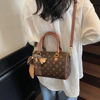Elegant Women Luxury Leather Fashion Shoulder Bag High End Designer Tote Handbag For Urban Daily Commuter Lifestyle Wear