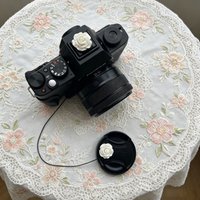 3D White Rose Hot Shoe Cover + Lens Cap Anti-Loss Strap Set, Hot Shoe Cap & Lens Cap Holder Lanyard for Sony Canon Fuji Nikon