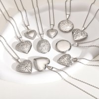 Silver Color Love Heart Photo Frame Pendant Necklace for Women Delicate Floral Oval Heart Locket Pendant Family Love Collar