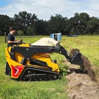25Hp Powerful Kubota Engine Derette V1000 Mini Skid Steer Track Loader Stand on Compact Skidsteer