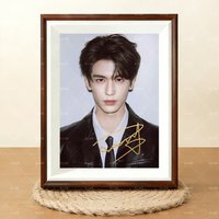 Zhang Linghe's New Year's Eve party, featuring high-quality photo frames with celebrity signatures and portraits, perfect gifts