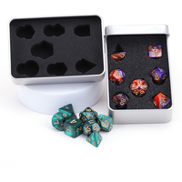 Würfel Metall Box Standard Größe Würfel Metall Box 7 stücke D4 D6 D8 D10 D% D12 D20 Set Lagerung Würfel set mit Schutz Schaum Metall Box