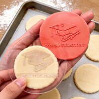 8cm Graduation Cap Acrylic Cookie Embosser Stamp CONGRATULATIONS! Graduation Season Baking Tool for Cake Decorating & DIY Gifts