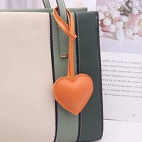 Leather Peach Heart Pendant Keychain Fashion Love Bag Pendant Backpack Hanging Charm Ornaments Car Keyring Women Jewelry Gifts