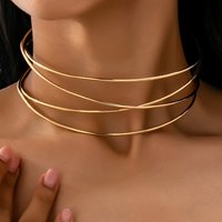 A Women's Necklace with Simple Lines and a Stylish Design, Suitable for Daily Wear and Parties