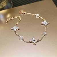 Personalized Fashion Crystal Flower Bracelet for Women Stainless Steel Korean Bracelet High Quality Jewelry Accessories Gift