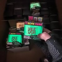 Novo Brinquedo Antiestresse Schylling Needoh Nice Cube que Brilha no Escuro, com Glitter Sensorial e Recuperação Lenta, para Al
