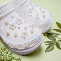 20PCS Shoe Charms Set Summer Fashion Accessories Hole Shoe Buckle Cute Pearl Daisies 3D Decorations for Bogg Bag Gift