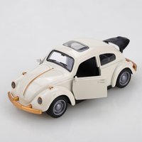 (Bagged) 1/36 scale antique-style Beetle pullback car, a boy's toy with three doors that can be opened, made of die-cast metal.