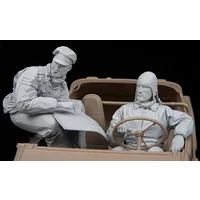 1/16 Scale Resin Figure Assembled Model Kit 2 Driver and Officer (without Jeep) 2 Figures Unassembled Unpainted Free Shipping
