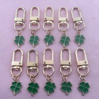 10pcs alloy drip oil clover keychain, suitable for bag decoration. The best choice for gifts
