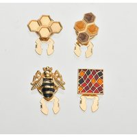 Cute Bee Cufflinks Decorative Buttons for Men Women Fashion Jewelry Sleeve Shirt Cover Decorative Accessories