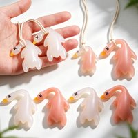 Funny UV Color Shift Duck Keychain Photochromic Roast Duck Pendant Bag Decor for Holiday Gift Daily Handbag Accessory Use