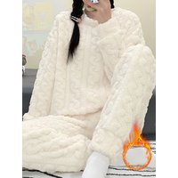 Women's velvet pajama set, featuring a long-sleeve top and matching pants, comfortable winter sleepwear