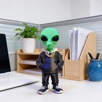 1 Piece Green Alien Figure with Pocket Design, 3D Printed Alien Decoration, Alien Figure in Black Clothing, Standing Figure Desktop Ornament, Office Desk Decoration, Home Decor, Suitable for Placing