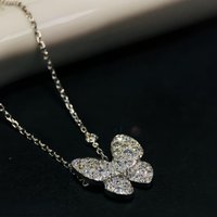 Sparkling Full Zircon Butterfly Pendant Necklace, High-End Luxe, Niche Delicate Collarbone Chain, Women's Fashion Wedding Jewelr