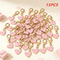15 Party-Minispiel-Auszeichnungen, pink-rotes herzförmiges Schlüsselanhänger-Set, Emaille-Anhänger, geeignet für Rucksäcke, Handtaschen-Accessoires
