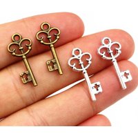 50pcs 22x10mm Vintage Small Key Charms Antique Bronze Silver Plated Handmade Charms Pendant DIY Findings for bracelet necklace