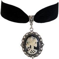 Gothic Retro Oval Metal Lacework Skeleton Queen Pendant Necklace Velvet Choke Coil for Women Hallowmas Party Charm Jewelry Gifts