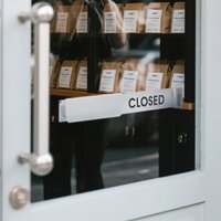Unabhängige Station zur Veröffentlichung von offenen und geschlossenen Angebote, Geschäftstipps, Werbung für den Ladeneingangsbereich