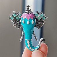 Creative Fashion Rhinestone Elephant Brooches For Women Men Clothing Accessories Thai Style Lucky Animal Brooch Pins Jewelry