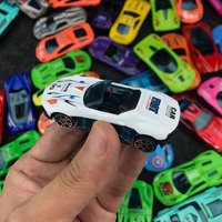 Modèle de voiture jouet en alliage 1:64, Simulation ABS en métal SUV, voiture de course de sport, vente pour enfants, cadeaux éducatifs pour bébés garçons moulés sous pression