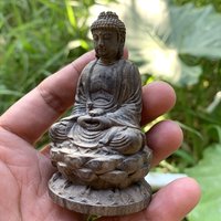 1 Piece of Agarwood Amitabha Buddha, Carved from Natural Wood, Desktop Living Room Buddha Statue, Holiday Decoration, Small Wooden Figurine Ornament