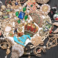 SKEDS Fashion Women Men Bike Fairy Hat Rhinestone Badges Pins Vintage Court Unisex Office Banquet Cloth Brooches Corsage Gift