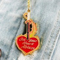 Set Your Heart Ablaze Keychain Kyojuro Rengoku Heart Sword Key Ring Anime Peripheral Pendant