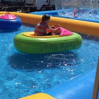 Swimming Pool Inflatable Bumper Boat Kids Portable Electric Plastic Water Park Bumper Boat with Battery Direct Sales Motorized