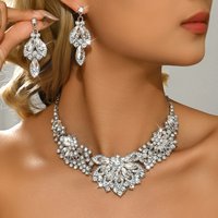 Two piece set of emerald fan-shaped necklace earrings for women on vacation, sweet dates, honeymoons, Valentine's Day gifts