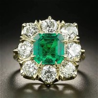 Elegant Sparking Inlaid Green Synthetic Zircon Golden Plated Ring for Women Vintage Wedding Banquet Perfect Jewelry Accessories
