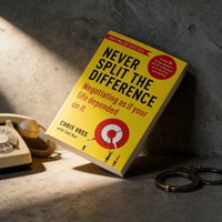 Never Split The Difference: Negotiation & Communication Skills Guide By Former FBI Hostage Negotiator Chris Voss