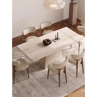 Esstisch aus Travertin-Felsplatten. Moderner, minimalistischer, mittelalterlicher, rechteckiger, trapezförmiger Esstisch. Designer-Esstisch für Zuhaus