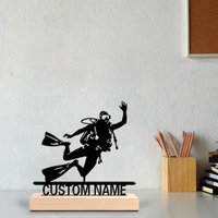 1pc Stylish Personalized Custom Diver Metal Statues Nautical Wooden Base Wall Art for Sailors Beach Houses Coastal Wedding Gifts